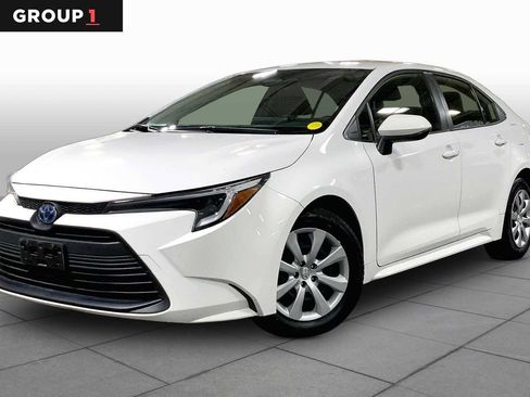 Used 2024 Toyota Corolla LE FWD image 1