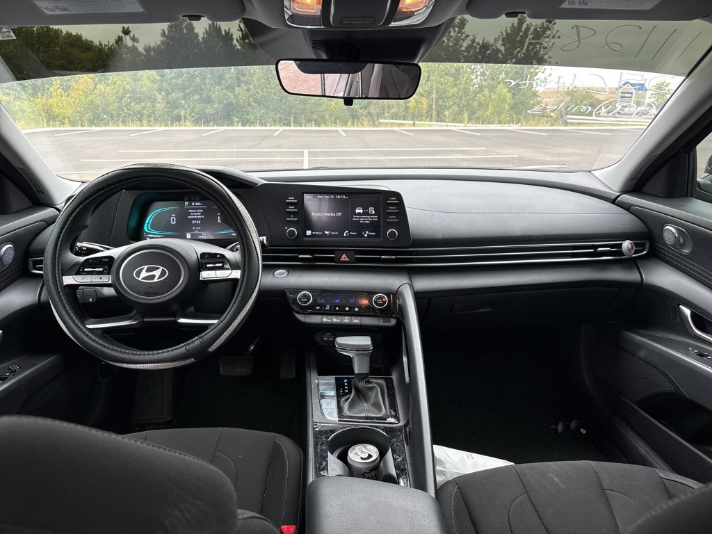 Used 2025 Hyundai Elantra Hybrid FWD image 17