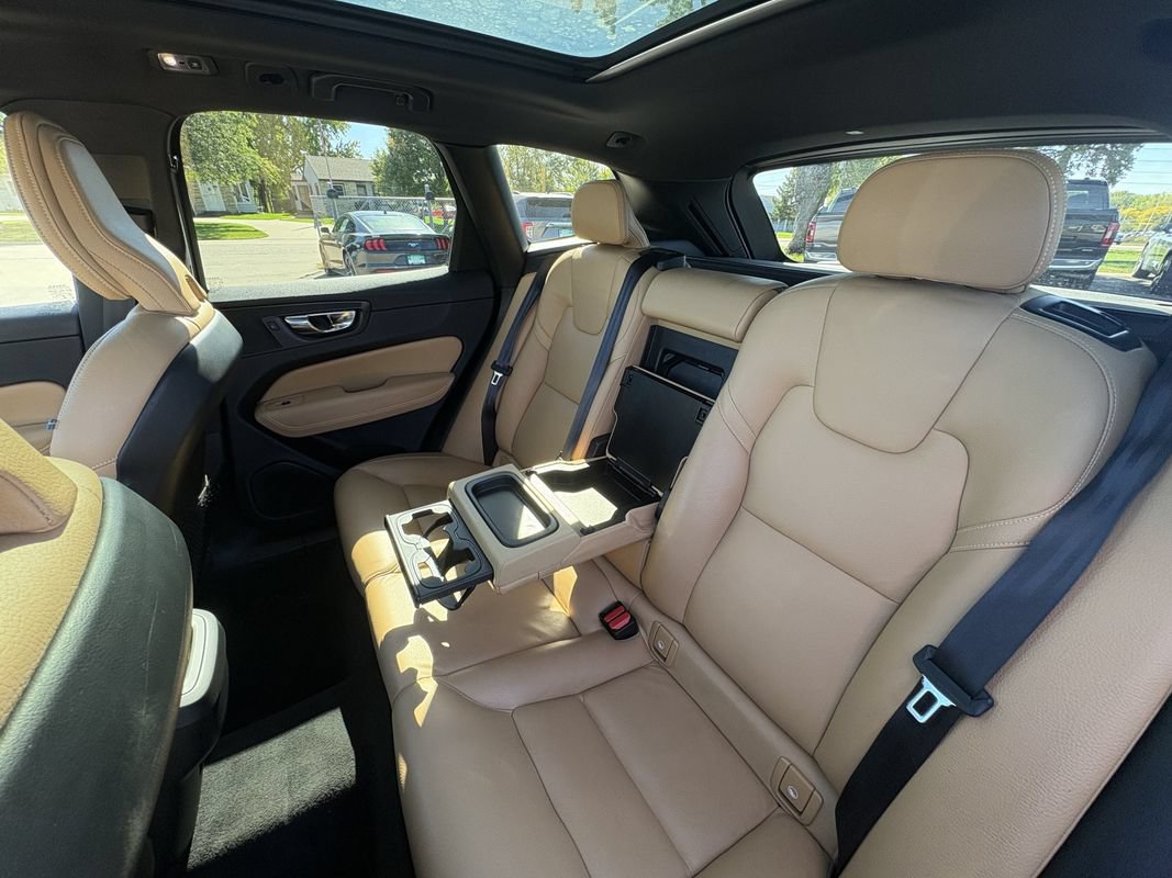 Used 2019 Volvo XC60 T6 Momentum w/ Premium Package AWD/4WD image 26
