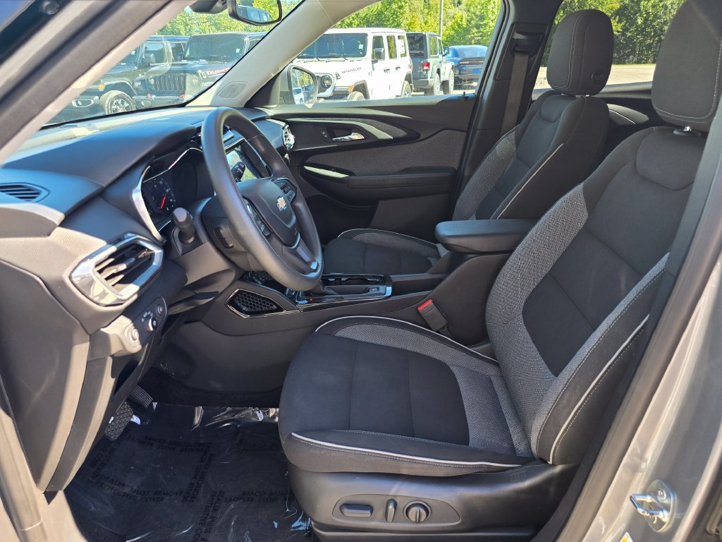 Used 2023 Chevrolet TrailBlazer LT w/ Convenience Package AWD/4WD image 4