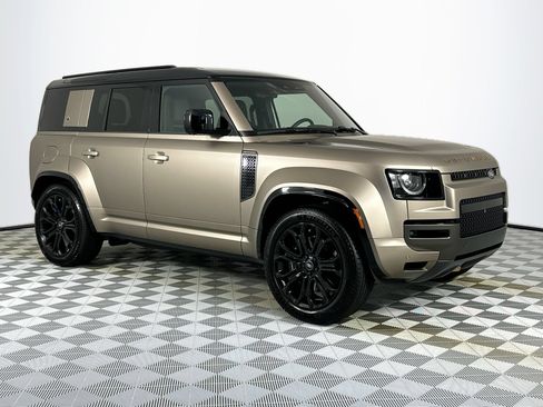 Used 2025 Land Rover Defender 110 AWD/4WD image 3