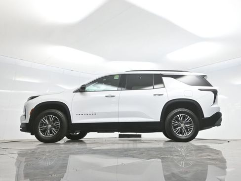 Used 2025 Chevrolet Traverse LT AWD/4WD image 60