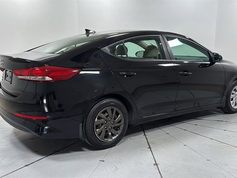 Used 2017 Hyundai Elantra SE w/ Cargo Package image 5