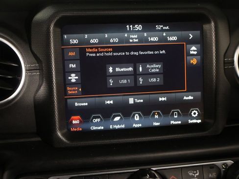 Used 2022 Jeep Wrangler Unlimited Sahara w/ Cold Weather Group AWD/4WD image 43