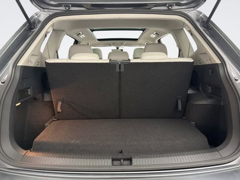 Used 2021 Volkswagen Tiguan SE w/ Panoramic Sunroof Package image 19