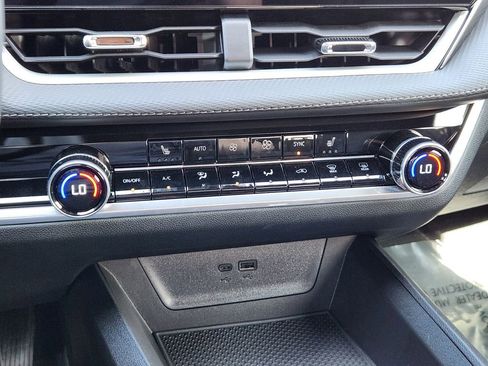 New 2026 Chevrolet Equinox LT w/ Convenience Package II image 20