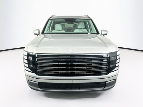 Used 2026 Hyundai Palisade SEL FWD image 2