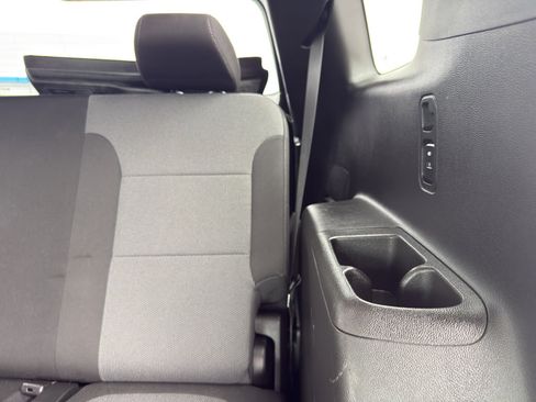 Used 2022 Chevrolet Traverse LT image 37