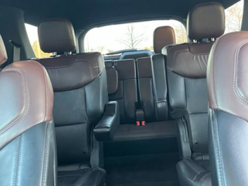 Used 2020 Ford Explorer Platinum w/ Premium Technology Package image 15