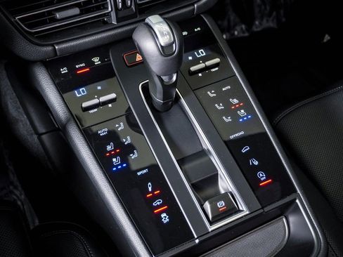 Certified 2024 Porsche Macan S AWD/4WD image 24