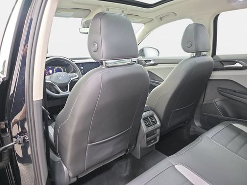 Used 2022 Volkswagen Taos SEL w/ Panoramic Sunroof Package FWD image 12