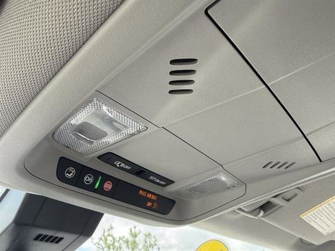 Used 2024 Chevrolet Equinox LT image 44