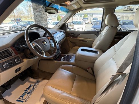 Used 2011 Chevrolet Suburban LTZ image 23