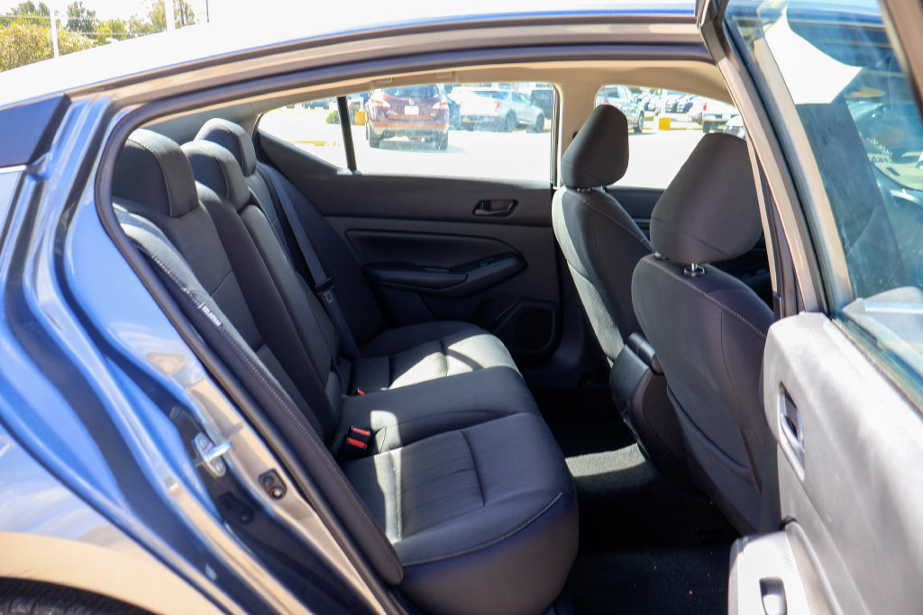 Used 2024 Nissan Altima 2.5 SV FWD image 10