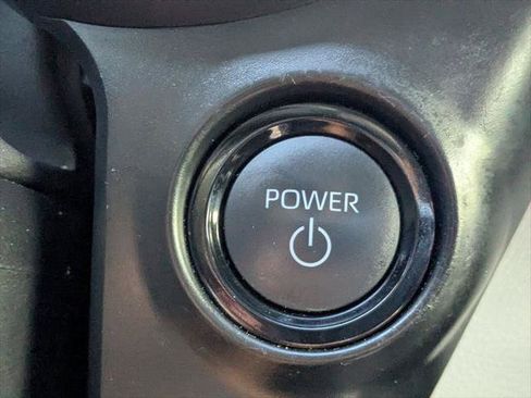 Certified 2025 Toyota Sienna XLE FWD image 28