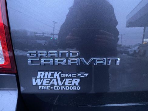 Used 2017 Dodge Grand Caravan SXT image 23