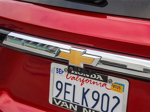 Used 2023 Chevrolet Traverse LT image 11