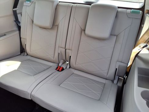 New 2026 Volkswagen Atlas SE image 9