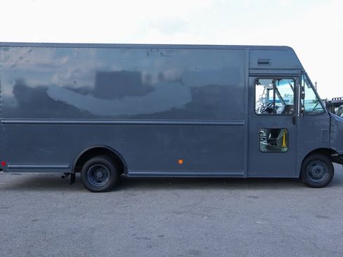 Used 2019 Ford E-450 and Econoline 450 Super Duty image 12