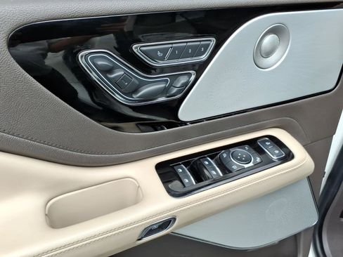 Used 2022 Lincoln Aviator Reserve w/ Equipment Group 201A AWD/4WD image 14