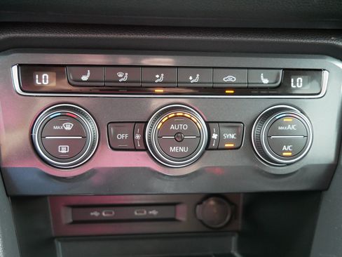 Used 2021 Volkswagen Tiguan SE AWD/4WD image 24