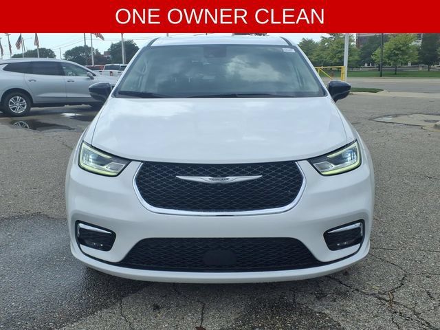 Used 2024 Chrysler Pacifica Touring-L FWD image 2