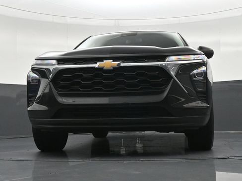 Used 2024 Chevrolet Trax LS FWD image 33