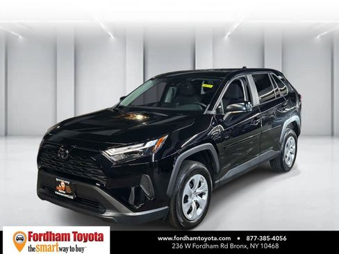 Used 2023 Toyota RAV4 LE AWD/4WD image 4