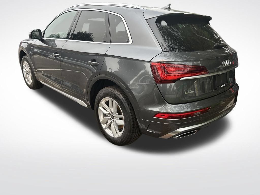 Used 2023 Audi Q5 2.0T Premium w/ Convenience Package AWD/4WD image 3