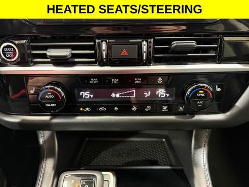 Used 2023 Nissan Pathfinder SL AWD/4WD image 3