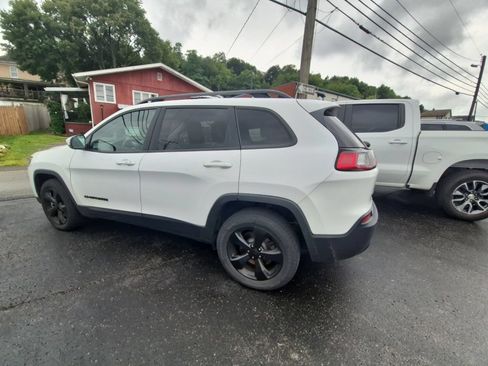 Used 2019 Jeep Cherokee Latitude Plus AWD/4WD image 5
