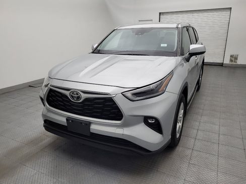 Used 2021 Toyota Highlander LE AWD/4WD image 15