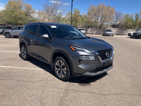 Used 2023 Nissan Rogue SV image 1