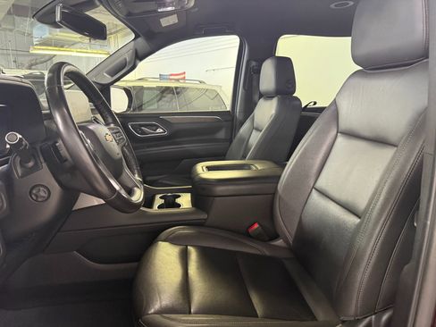 Used 2022 Chevrolet Suburban LT w/ Luxury Package image 4
