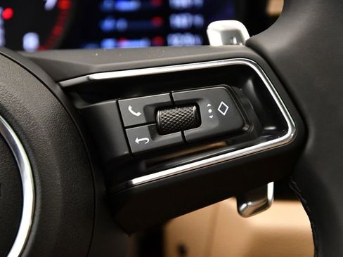 Used 2025 Porsche Macan image 25