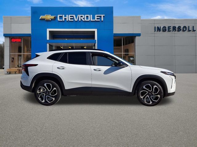 Used 2025 Chevrolet Trax RS w/ Sunroof Package FWD image 28
