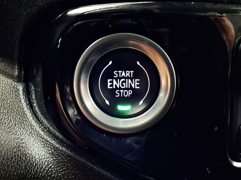 Used 2025 GMC Sierra 1500 SLT AWD/4WD image 17