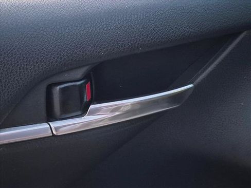 Used 2022 Toyota Camry LE FWD image 9