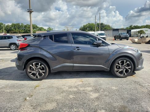 Used 2019 Toyota C-HR XLE FWD image 7