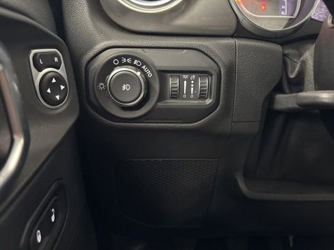 Used 2019 Jeep Wrangler Unlimited Sahara AWD/4WD image 37