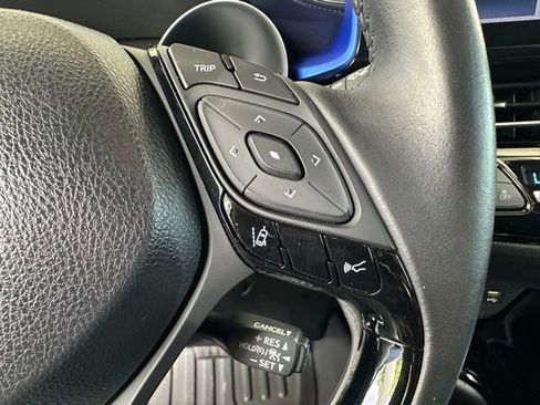 Used 2020 Toyota C-HR XLE FWD image 22