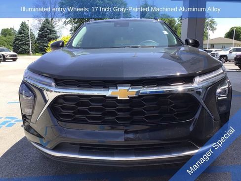 Used 2025 Chevrolet Trax LT FWD image 14