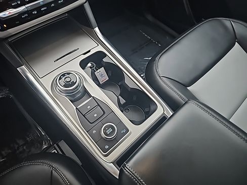 Used 2023 Ford Explorer XLT w/ Equipment Group 202A image 21