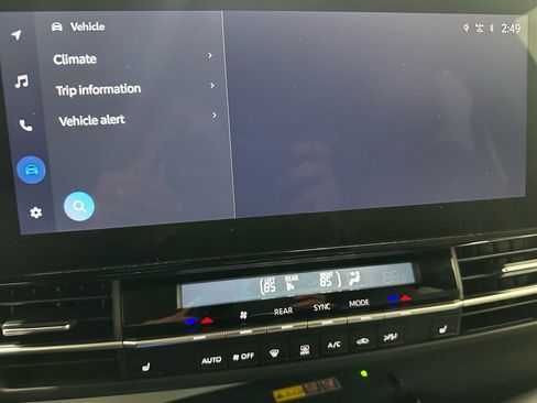 Used 2025 Toyota Sienna XLE image 30