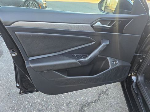 Used 2019 Volkswagen Jetta SE w/ Cold Weather Package image 14