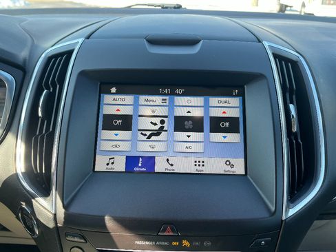 Used 2019 Ford Edge Titanium image 26