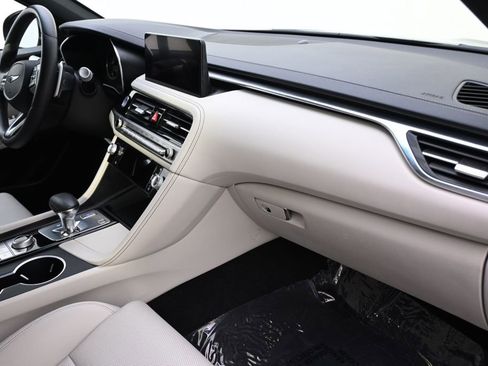 Used 2025 Genesis G70 2.5T image 15