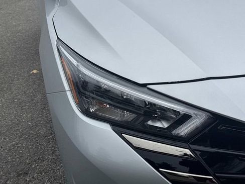 New 2025 Nissan Versa SR w/ Trunk Package image 10