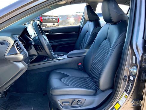 Used 2024 Toyota Camry SE image 7