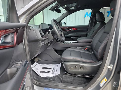 Used 2025 Chevrolet Traverse Z71 w/ Driver Confidence Package image 11